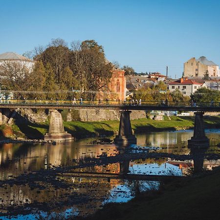 Emigrand Art Hotel Uzjhorod Eksteriør bilde